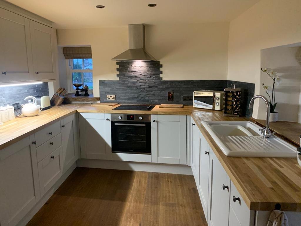 5 Star Cottage On The Green With Log Burner - Dog Friendly Austwick Exterior foto